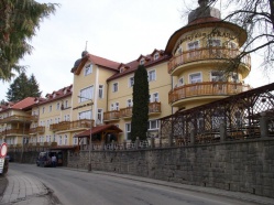 LázeÅský léÄebný dům LuhaÄovice Praha - vstup LázeÅský léÄebný dům LuhaÄovice Praha - vstup